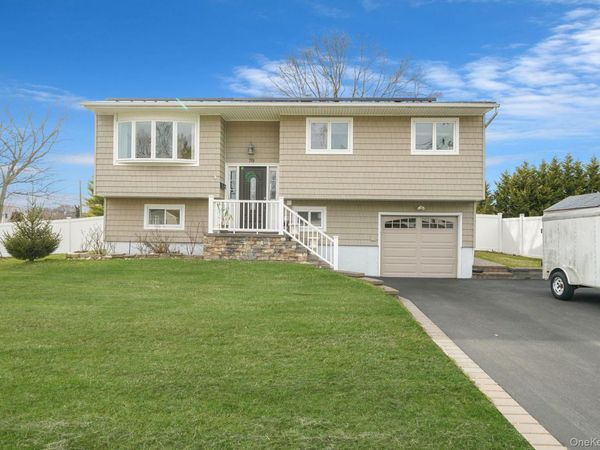 70 Boulevard Avenue, West Islip, NY 11795