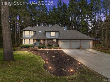 9641 Rolling Greens Drive, Hamburg Twp, MI 48169