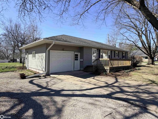 808 S 7th Street, Fairfield, IA 52556