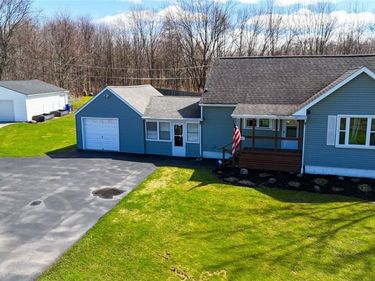 6565 Southwestern Boulevard, Lake View, NY 14085