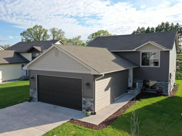 8885 Parkview Circle, Chisago City, MN 55013