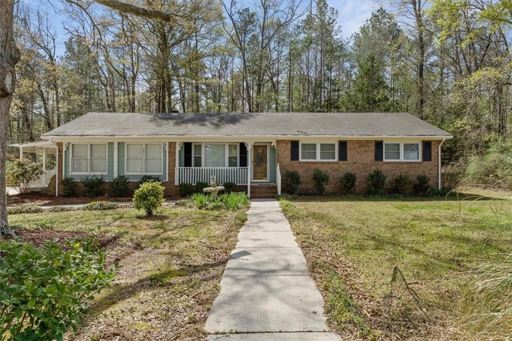 120 Clifford Circle, Griffin, GA 30223 Main Photo