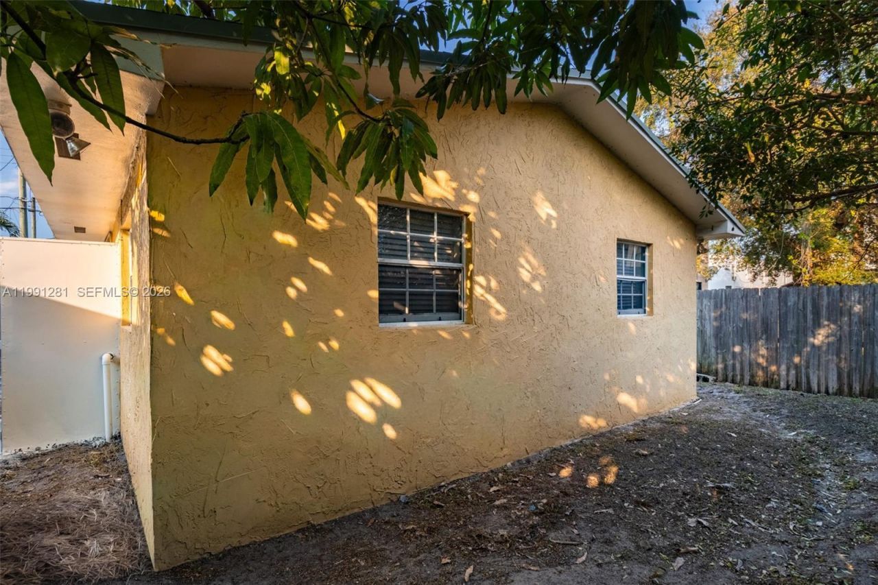1518 NW 65th St , Miami, FL 33147 Photo