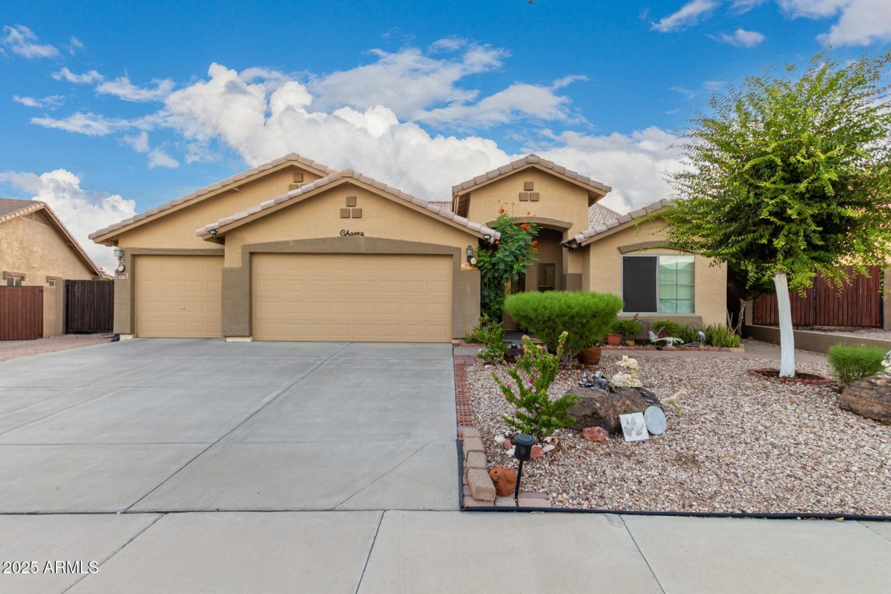 136 N 236th Avenue, Buckeye, AZ 85396 Main Photo