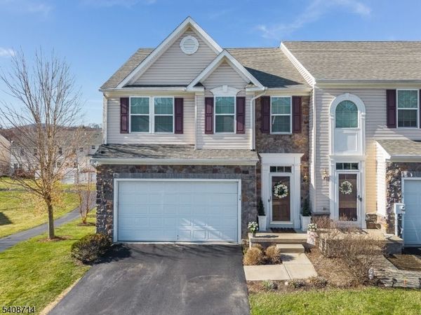 34 Washington Square Cir, Washington, NJ 07882