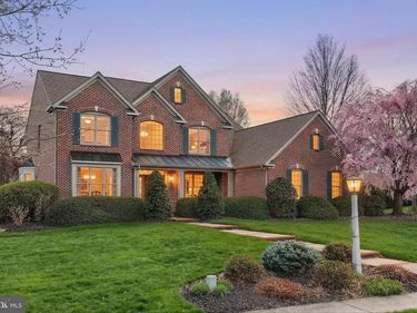 2119 BERNAYS DRIVE, YORK, PA 17404