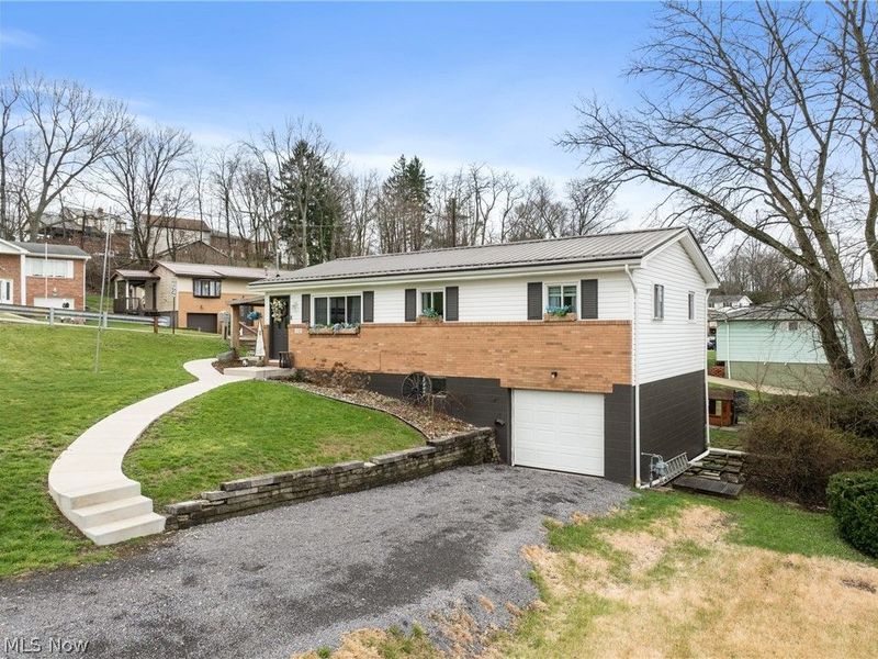 112 Parkview Drive, Wintersville, OH 43953 Photo 3