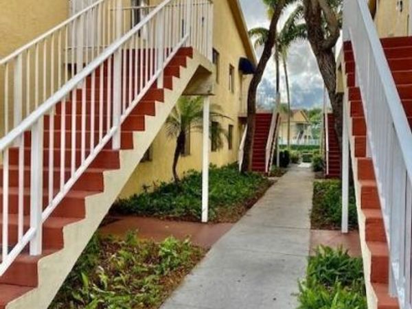 6051 10th Avenue N, Unit 136, Greenacres, FL 33463