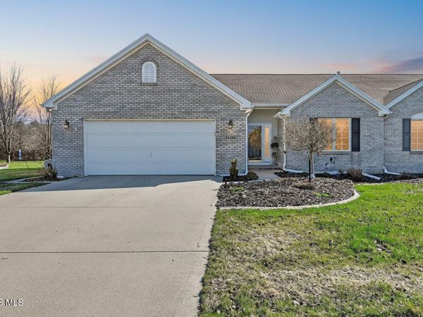 26442 E Wexford Drive, Perrysburg, OH 43551