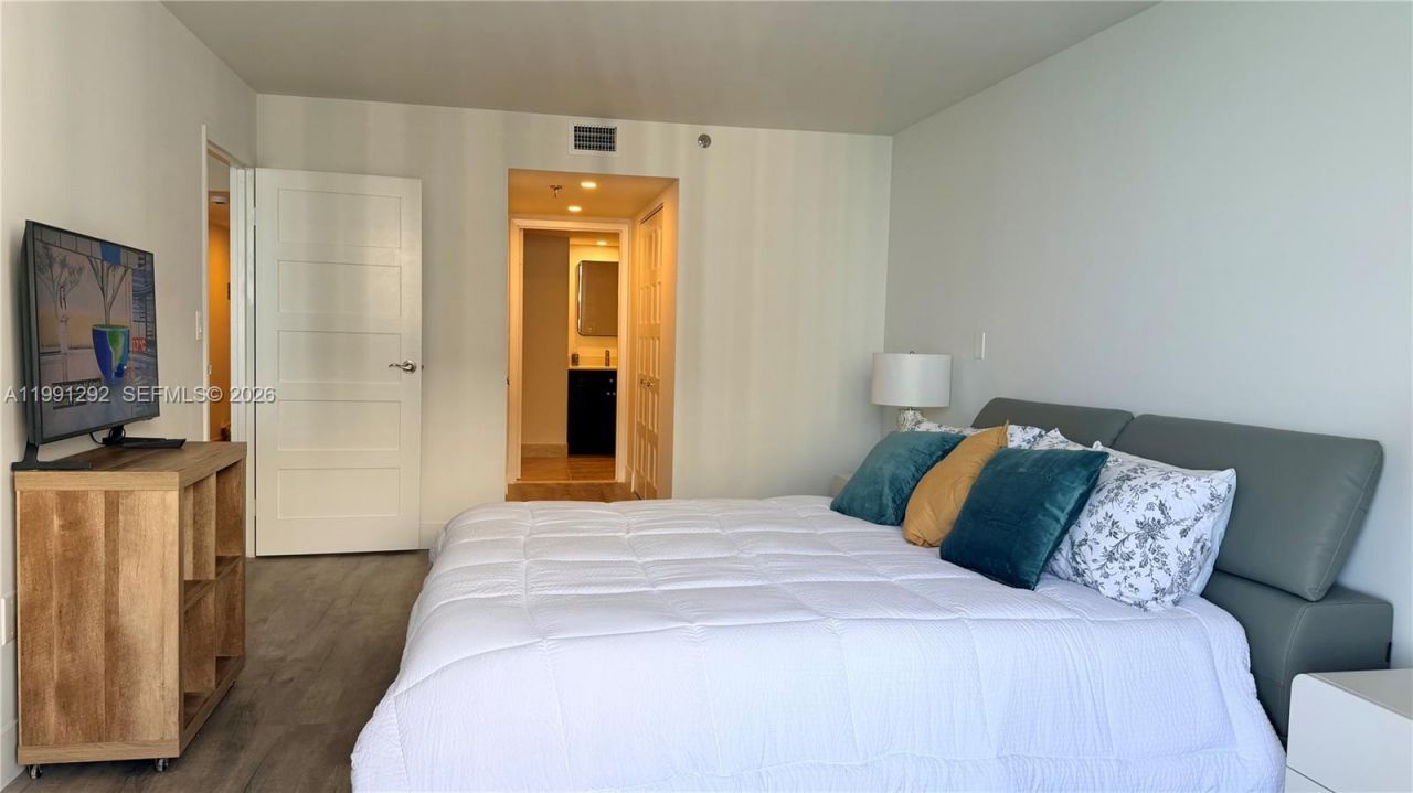 555 NE 15th St , Unit 29F, Miami, FL 33132 Photo