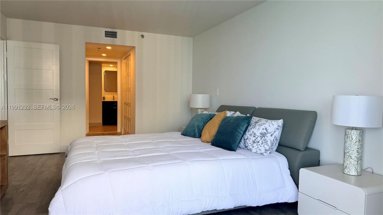 555 NE 15th St, Unit 29F, Miami, FL 33132 Photo