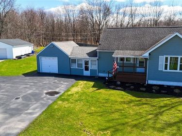 6565 Southwestern Boulevard, Lake View, NY 14085