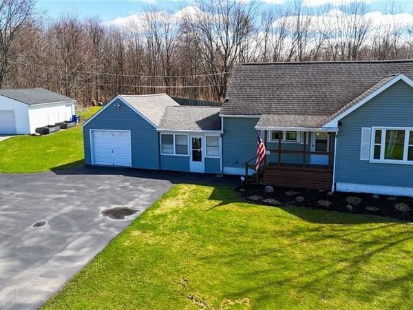 6565 Southwestern Boulevard, Lake View, NY 14085