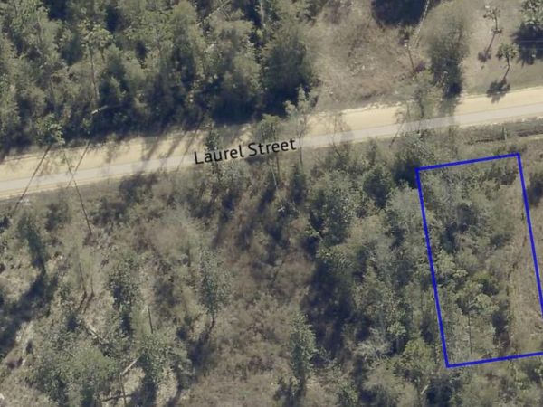 11815 Laurel Street, Fountain, FL 32438