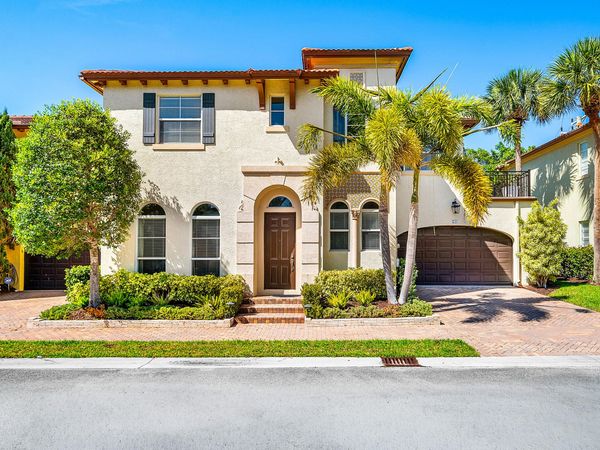 71 Via Poinciana Lane, Boca Raton, FL 33487
