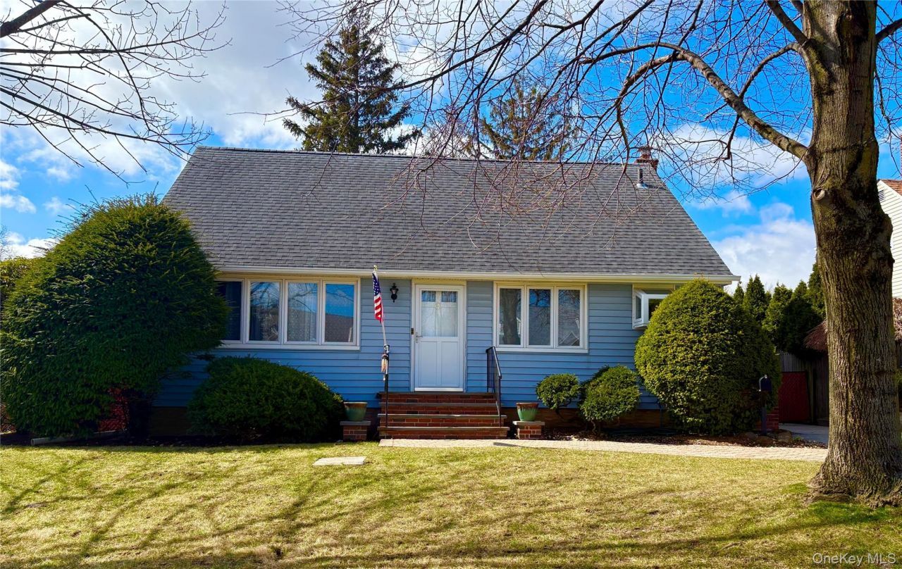 9 Northcote Road, Westbury, NY 11590 Main Photo