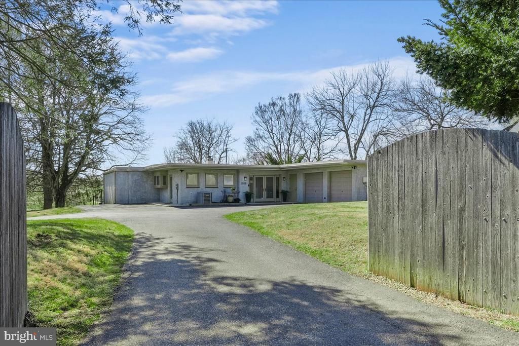 1056 LENAPE ROAD , WEST CHESTER, PA 19382