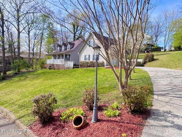 305 Orchard Knob Rd, Clinton, TN 37716