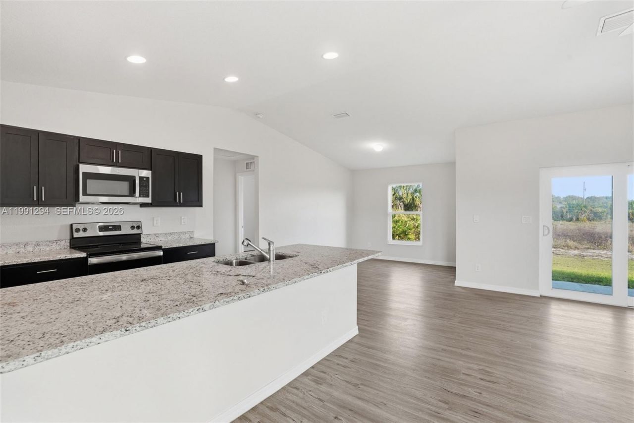 3110 Kapok Cir, La Belle, FL 33935 Photo