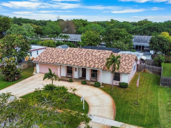 5171 SW 20th St, Plantation, FL 33317