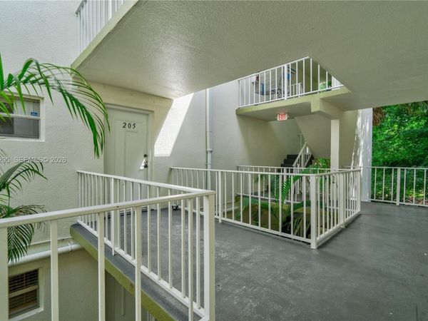 4205 N University Dr, Unit 205, Sunrise, FL 33351