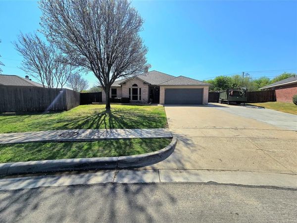 1051 Thistle Meade Circle, Burleson, TX 76028