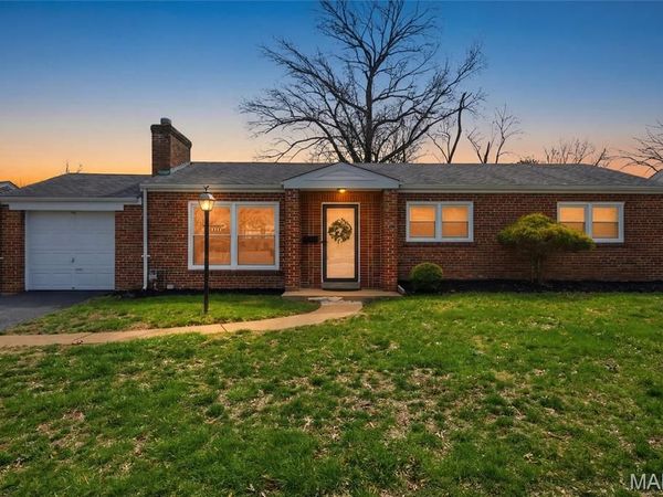 7742 Burr Oak Lane, University City, MO 63130