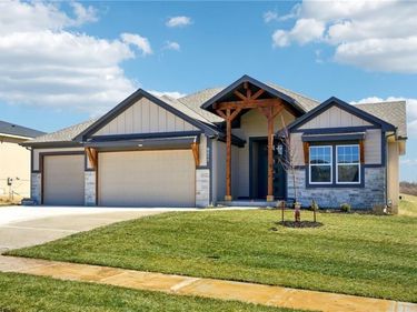 8308 NW 90th Street, Kansas City, MO 64153