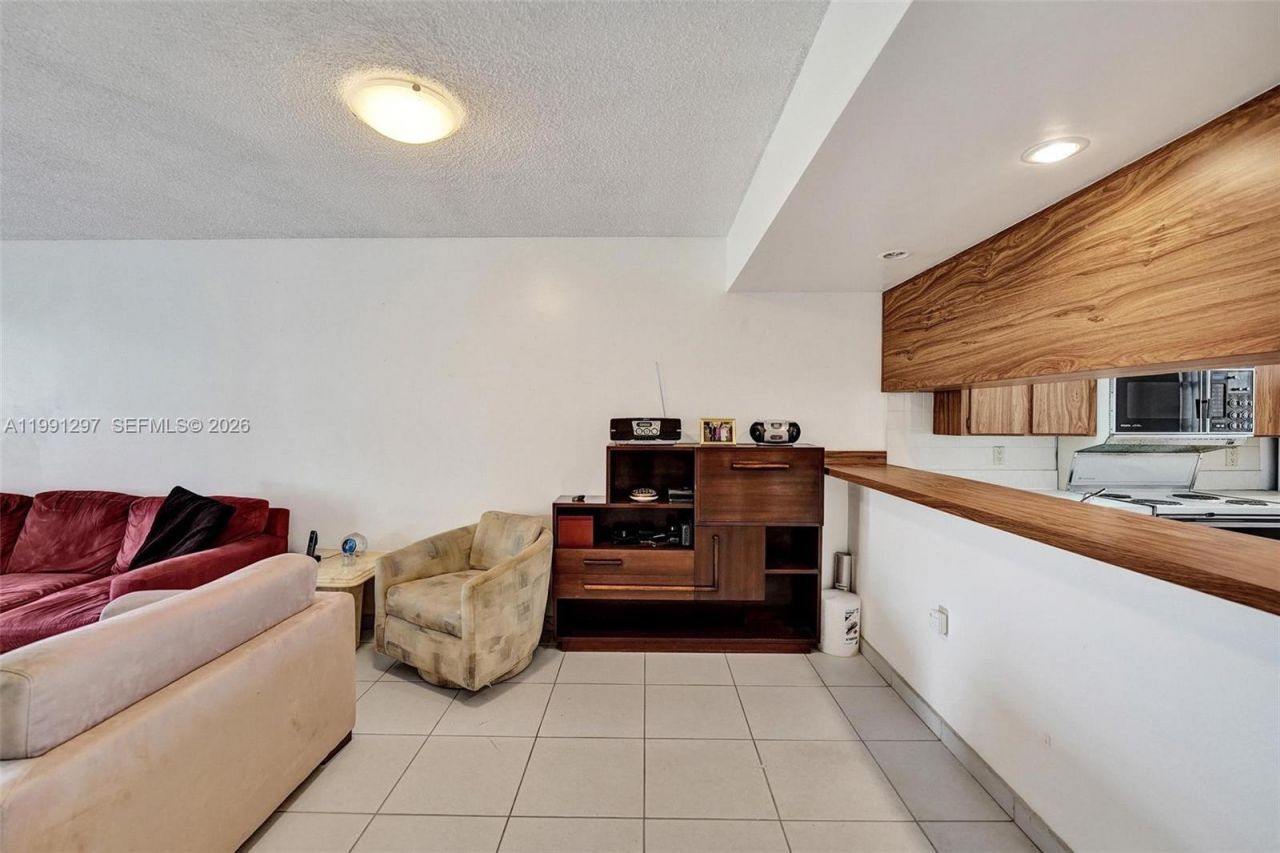 1502 Whitehall Dr, Unit 205, Davie, FL 33324 Photo