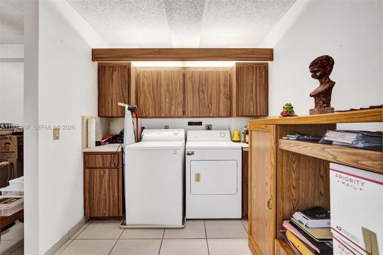 1502 Whitehall Dr, Unit 205, Davie, FL 33324 Photo