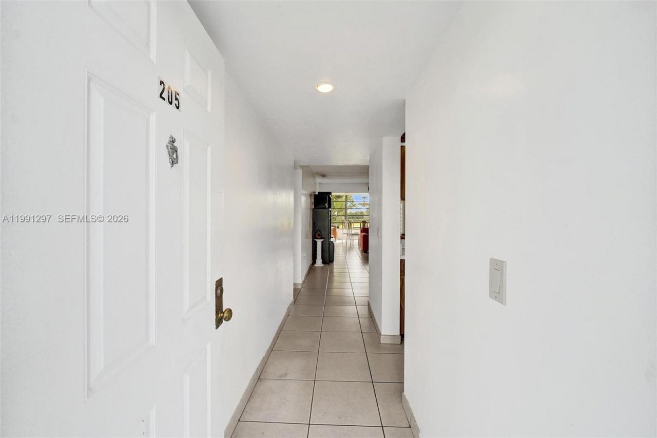 1502 Whitehall Dr, Unit 205, Davie, FL 33324 Photo