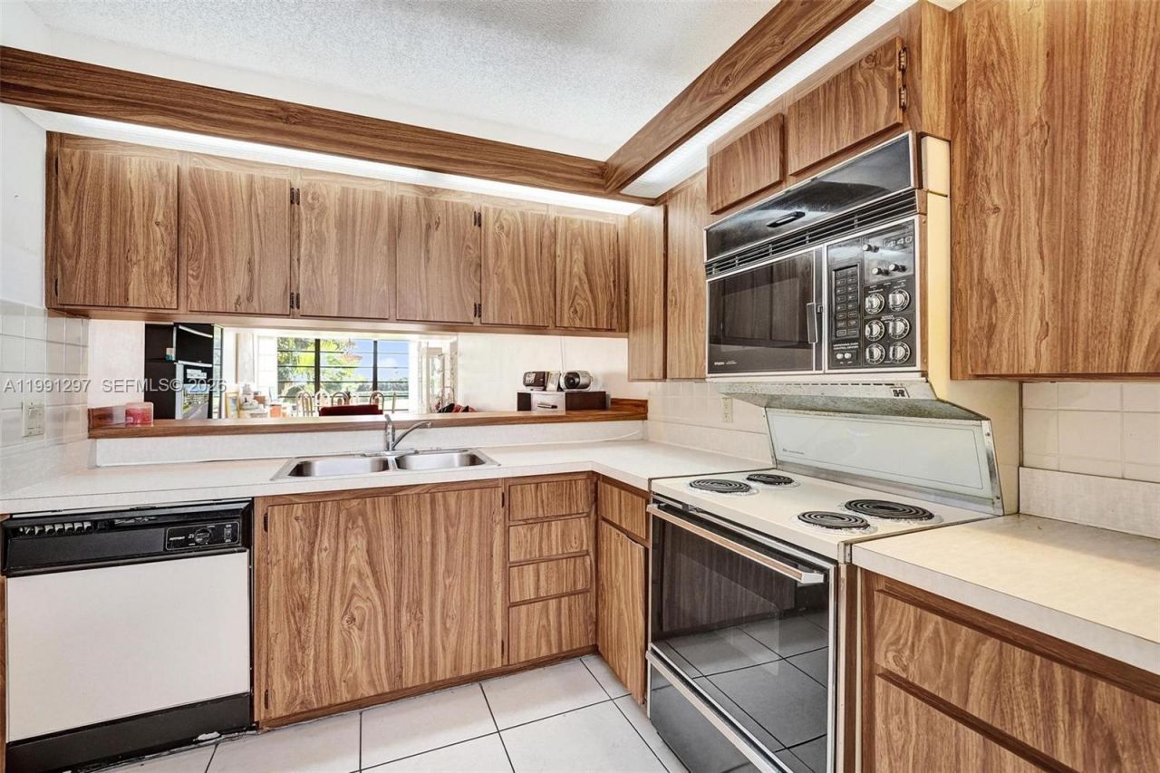 1502 Whitehall Dr, Unit 205, Davie, FL 33324 Photo