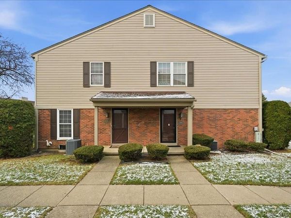 15913 N Franklin Drive, Clinton Twp, MI 48038