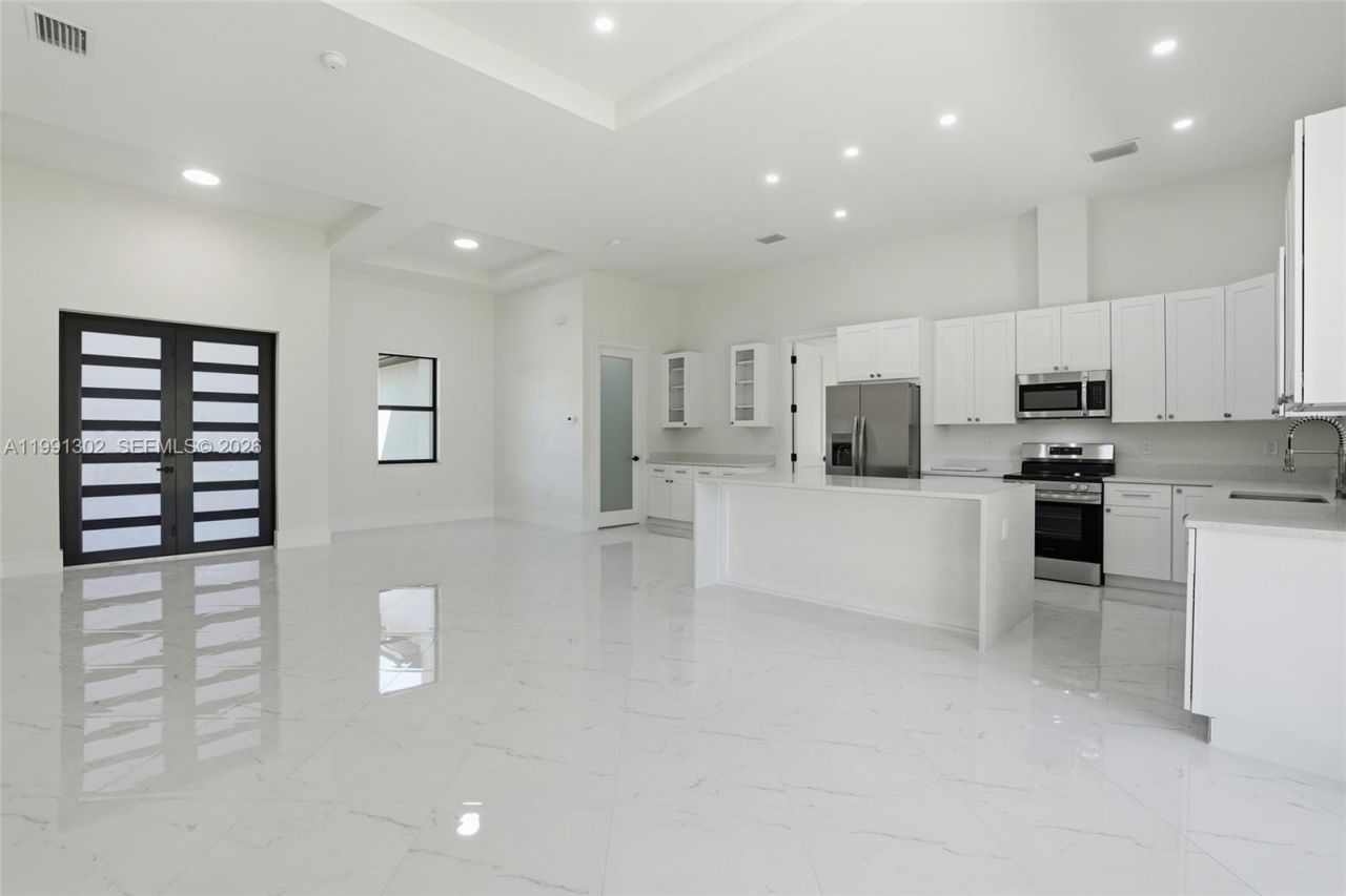 2039 Detroit Dr, La Belle, FL 33935 Photo