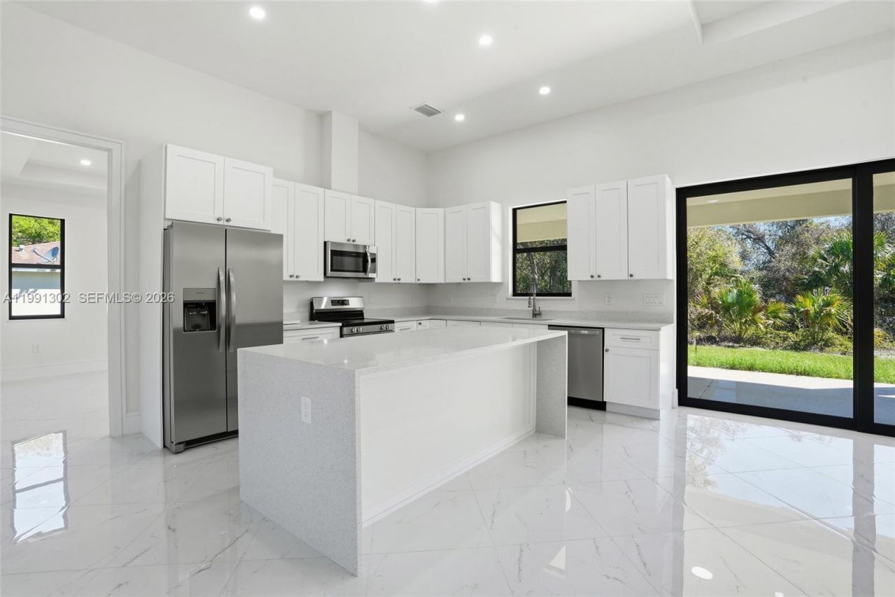 2039 Detroit Dr, La Belle, FL 33935 Photo