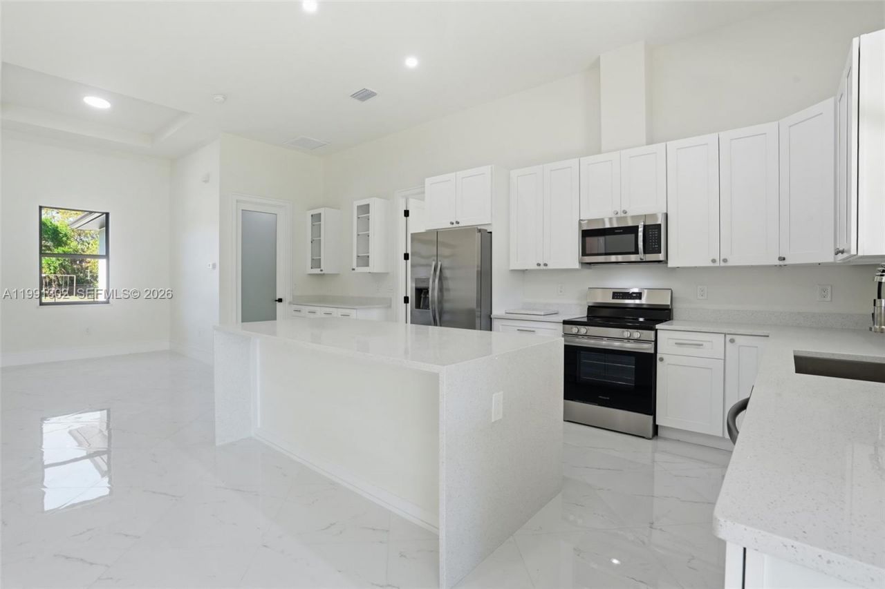 2039 Detroit Dr, La Belle, FL 33935 Photo