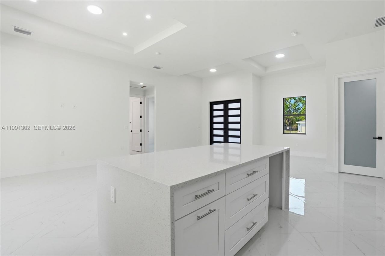 2039 Detroit Dr, La Belle, FL 33935 Photo