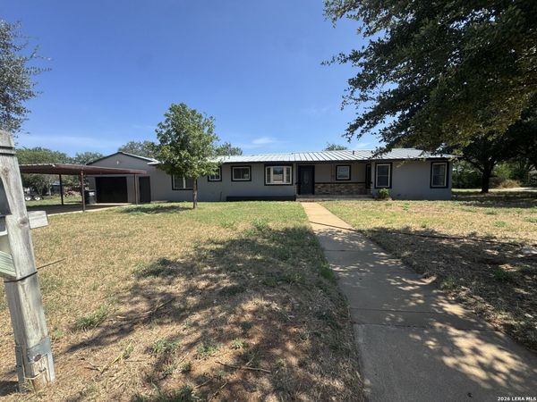 719 E Taft, Pearsall, TX 78061