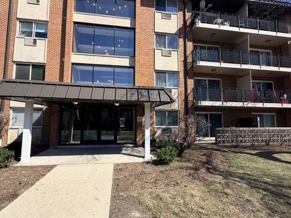 2230 S Goebbert Road, Unit 139, Arlington Heights, IL 60005