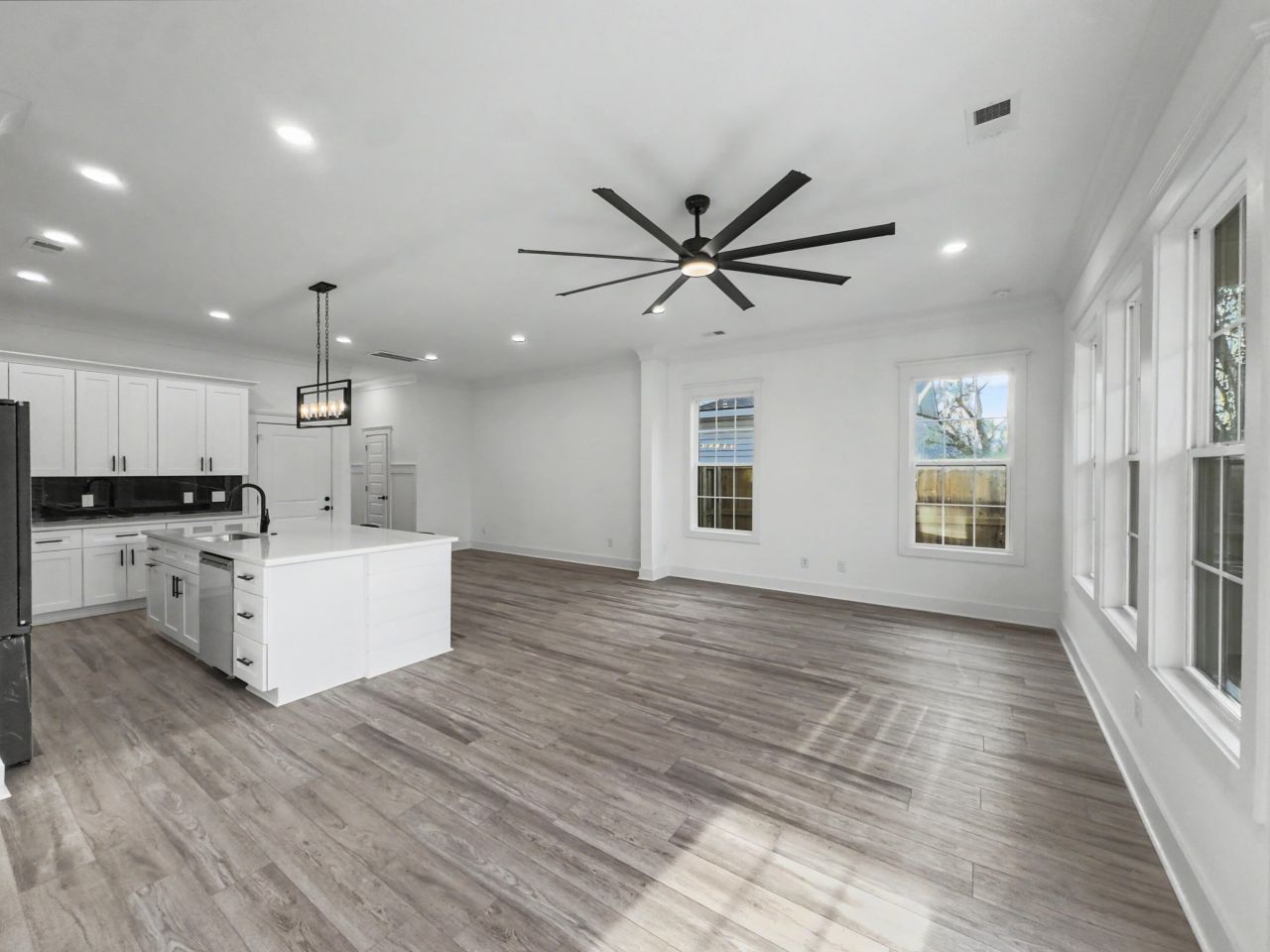 2030 Echo Avenue Photo 10