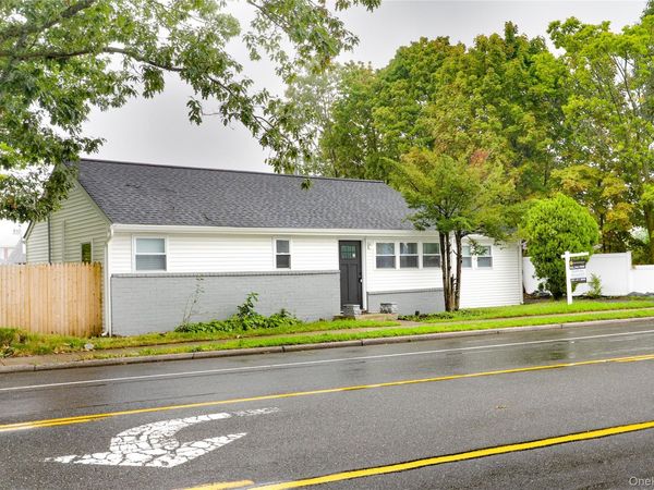 3323 Great Neck Road, Amityville, NY 11701