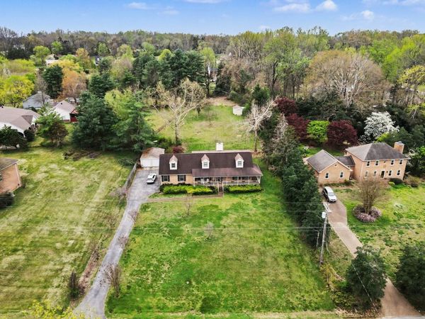 202 Applevalley Rd, Lebanon, TN 37087