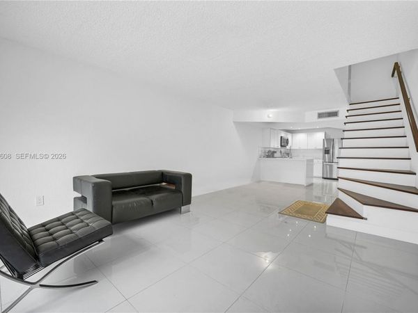 240 W 68th St , Unit 213, Hialeah, FL 33014