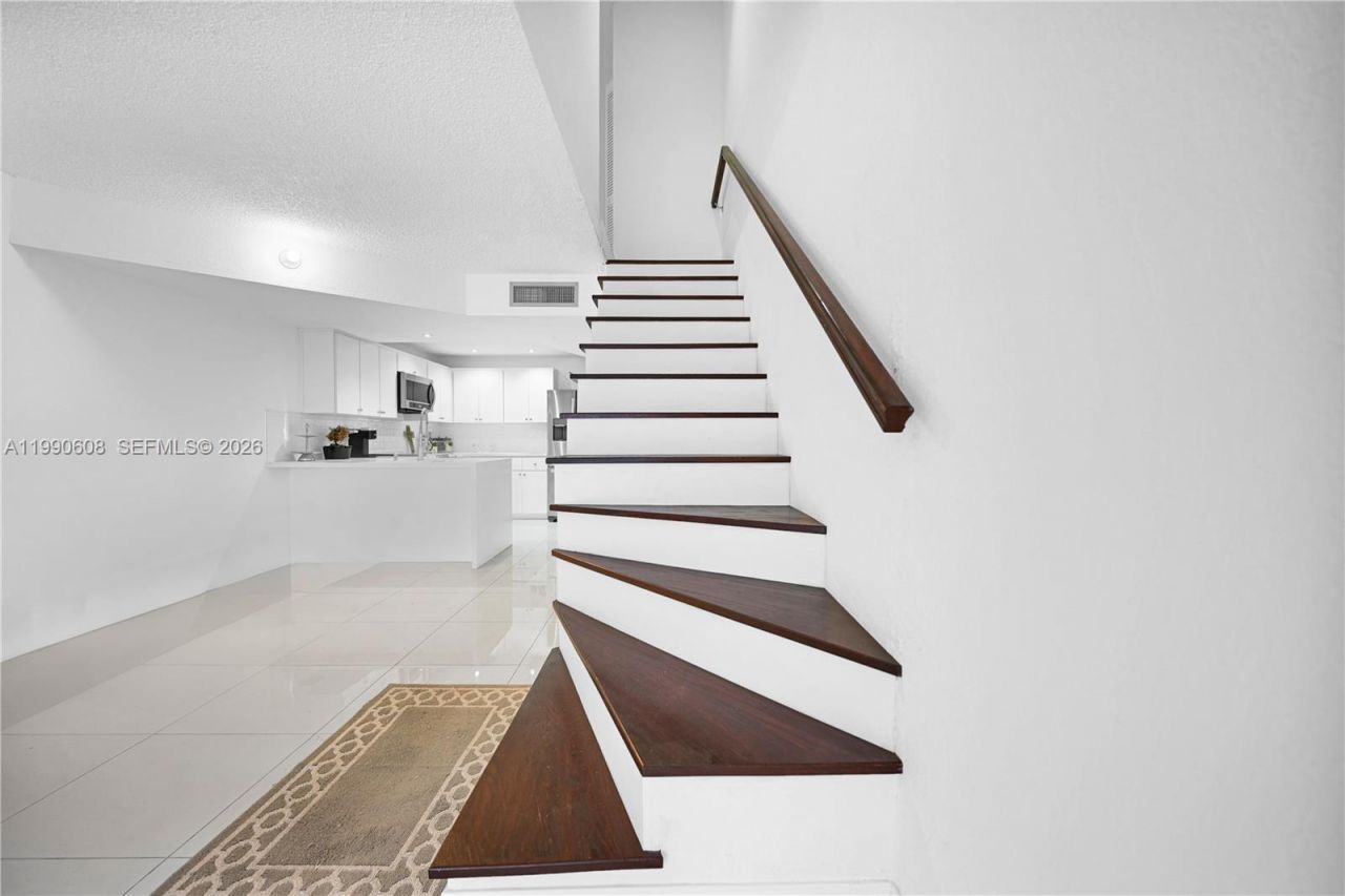 240 W 68th St, Unit 213, Hialeah, FL 33014 Photo