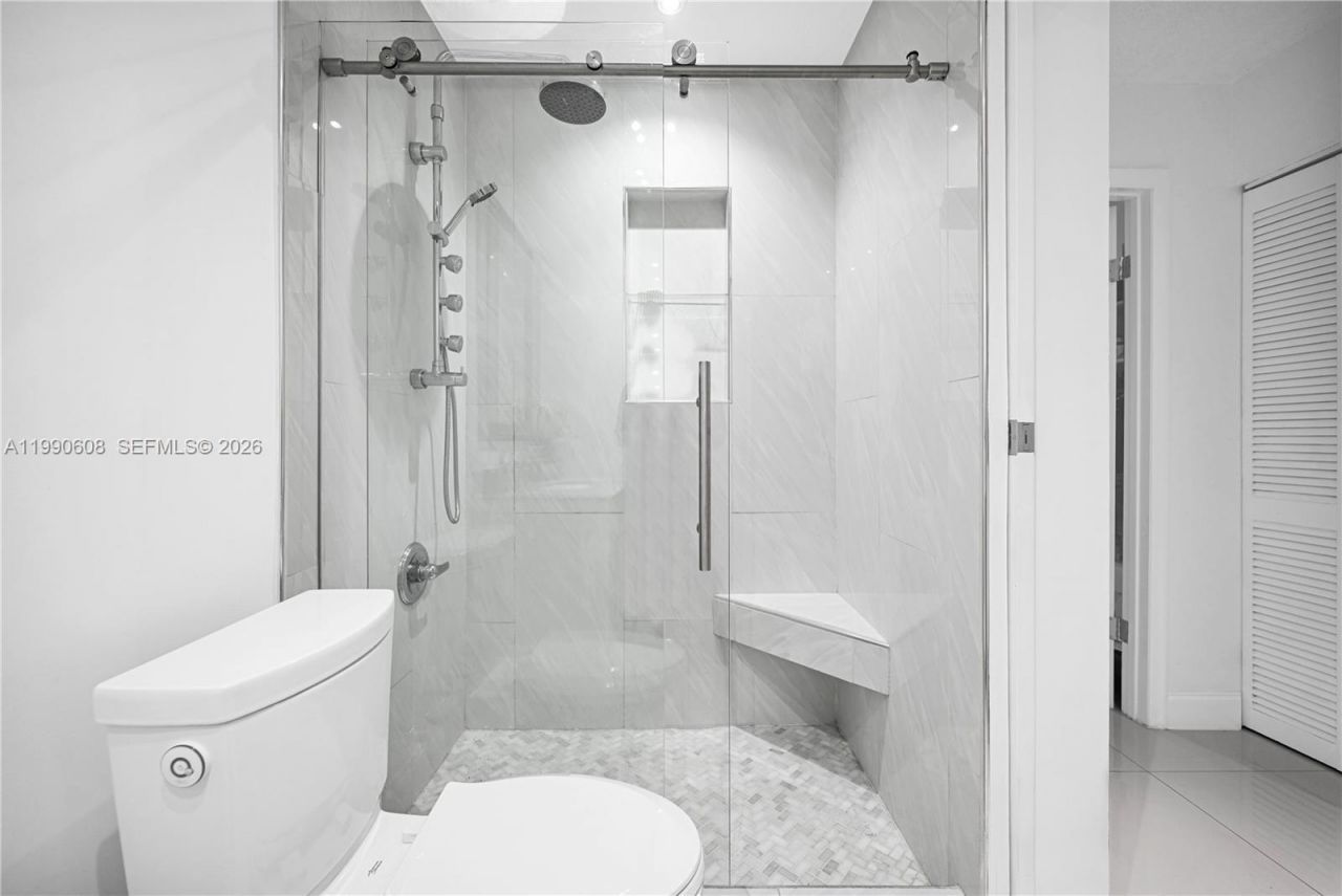 240 W 68th St, Unit 213, Hialeah, FL 33014 Photo