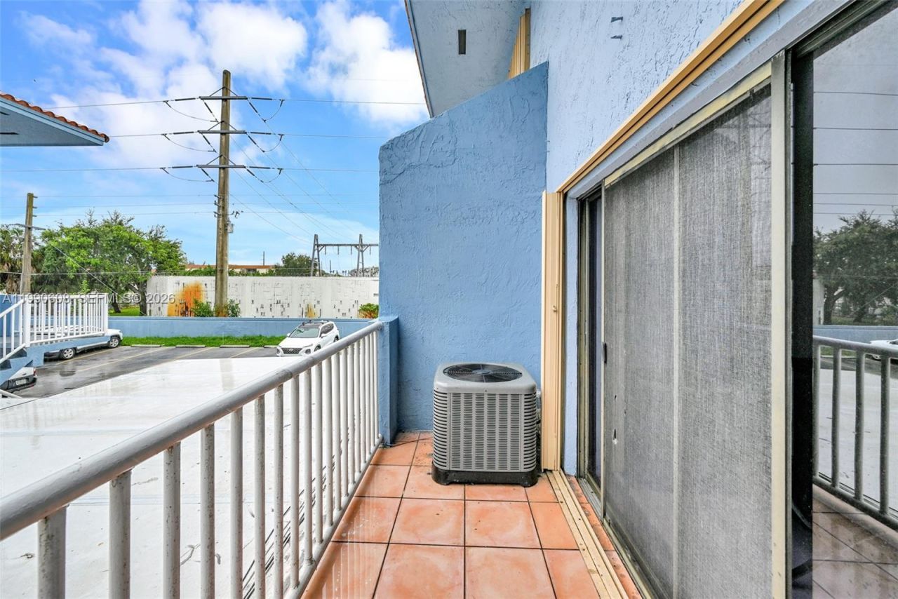 240 W 68th St, Unit 213, Hialeah, FL 33014 Photo
