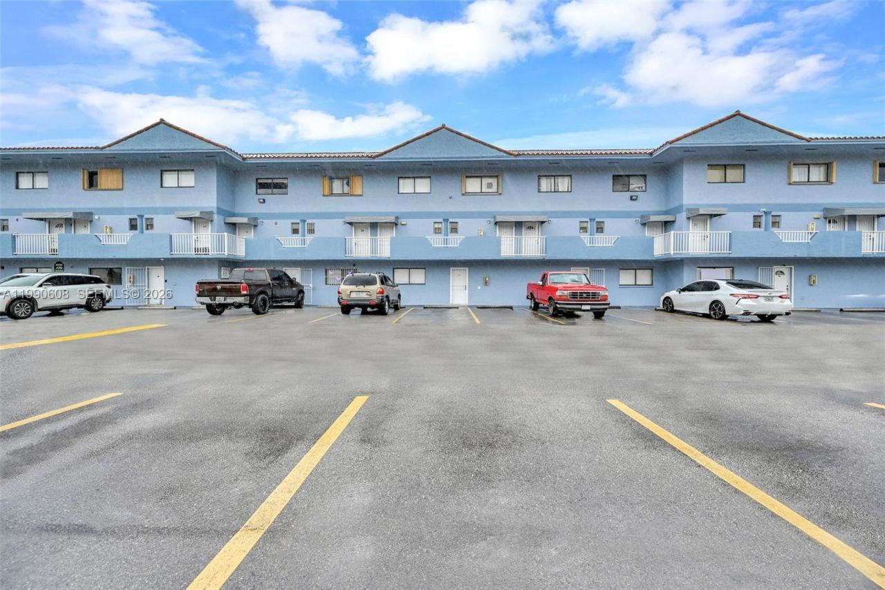 240 W 68th St, Unit 213, Hialeah, FL 33014 Photo