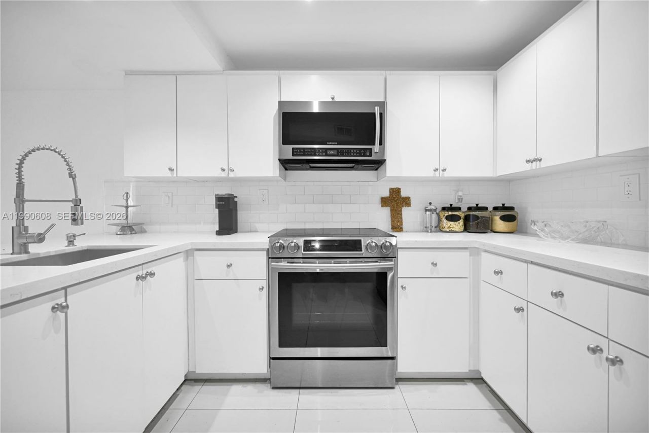 240 W 68th St, Unit 213, Hialeah, FL 33014 Photo