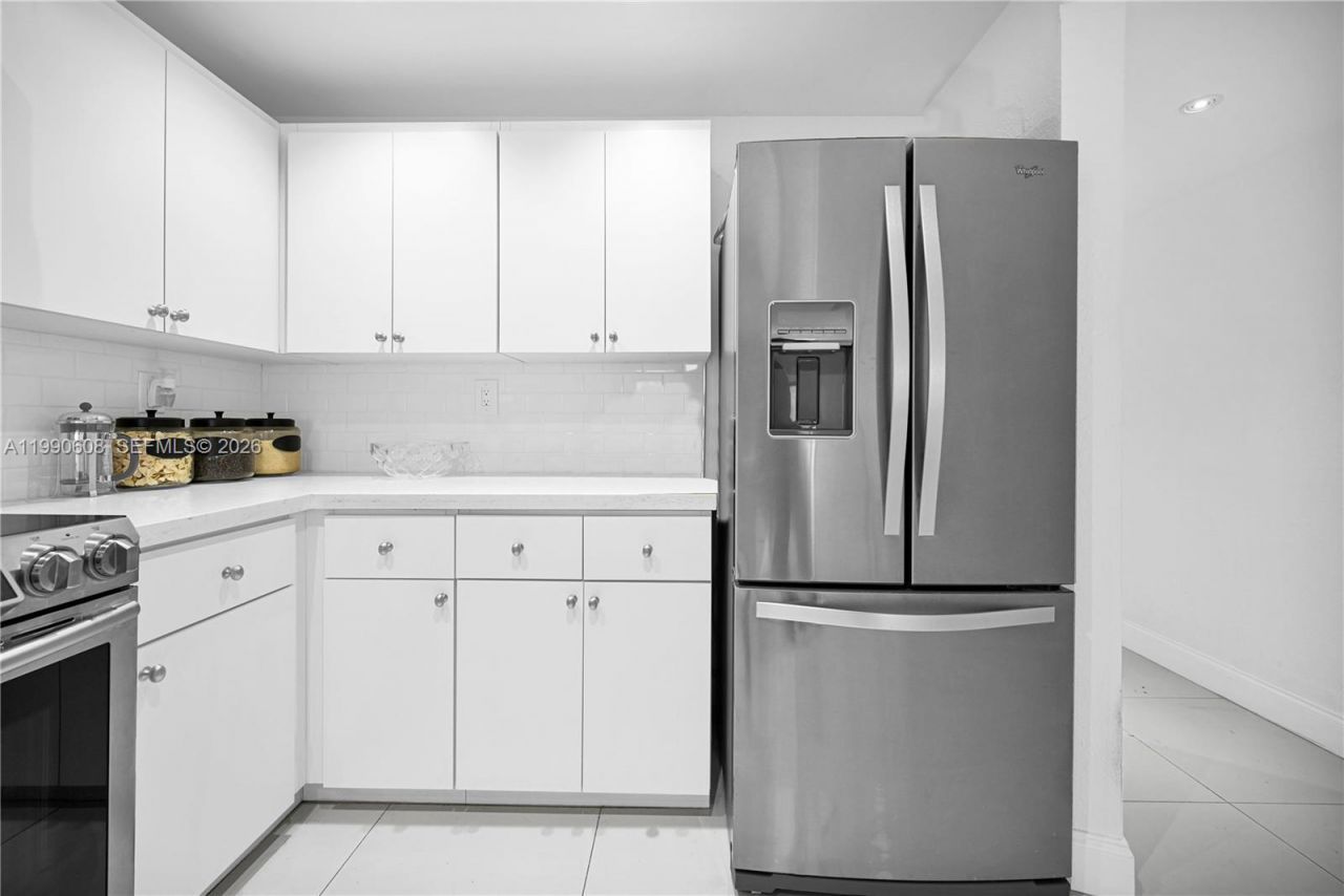 240 W 68th St, Unit 213, Hialeah, FL 33014 Photo