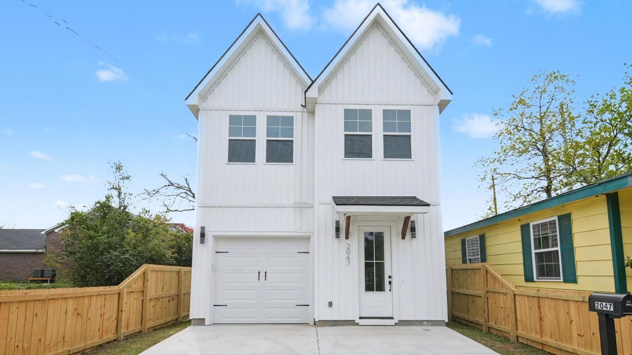 2047 Forest Avenue North Charleston, SC 29405